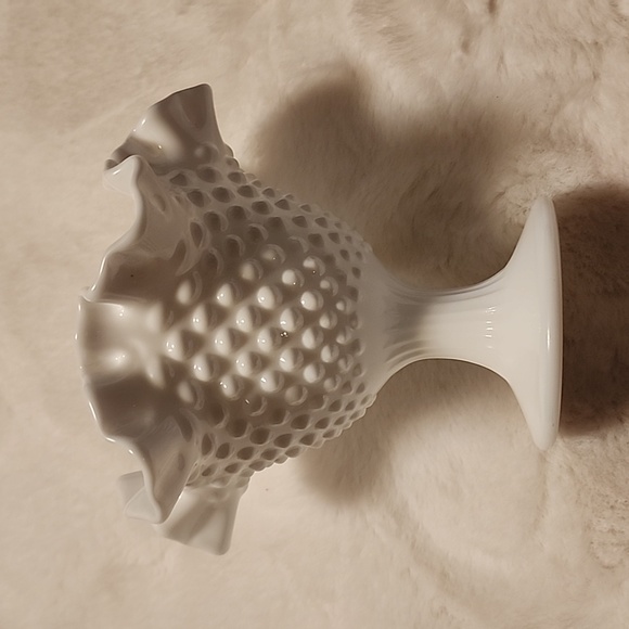 VINTAGE FENTON WHITE MILK GLASS PEDESTAL CANDY DISH. π¬ π - Picture 3 of 6